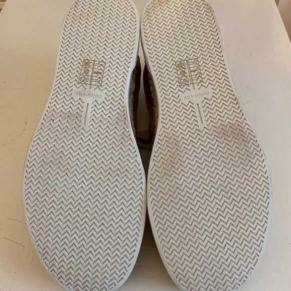 Dolce Vita Sneakers - Picture 6 of 9